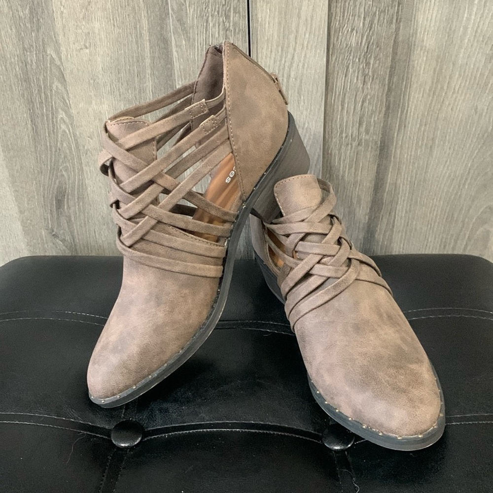Maurice Fashions Brown Faux Crushed Leather Ankle Bootie Boots Woman's Size 7 - Picture 1 of 13